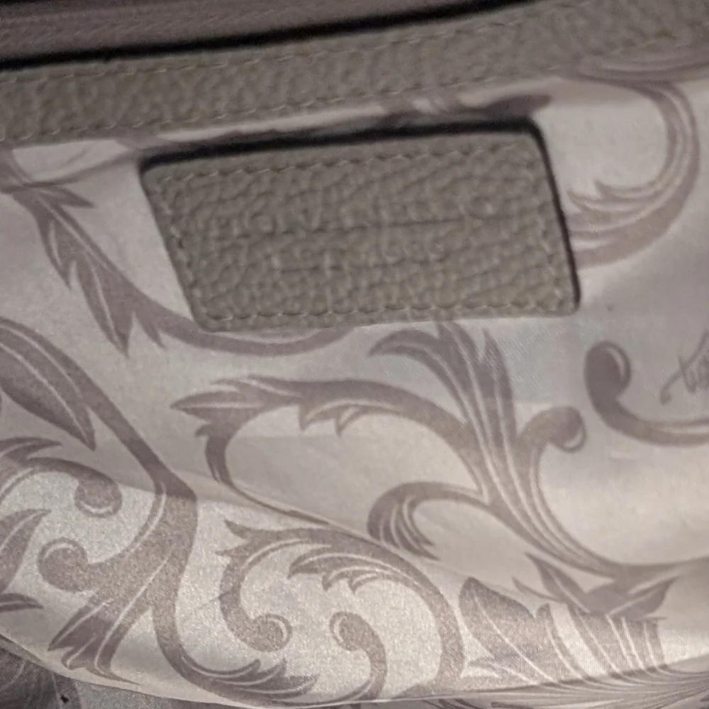 Tignanello Cinch Drawstring Hobo  Leather Shoulder Bag A385771 - Picture 3 of 4